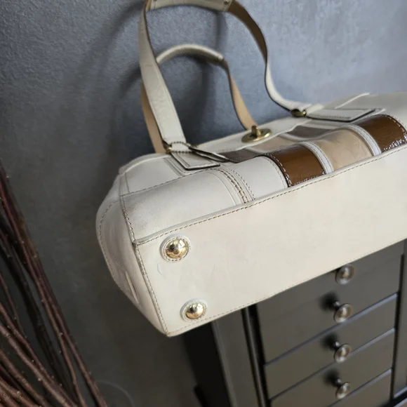COACH Handbag Shoulder Bag. Off White with Brown and Tan Signature Logo